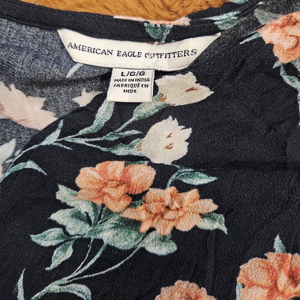 American Eagle Floral tie-up top - Picture 7 of 8